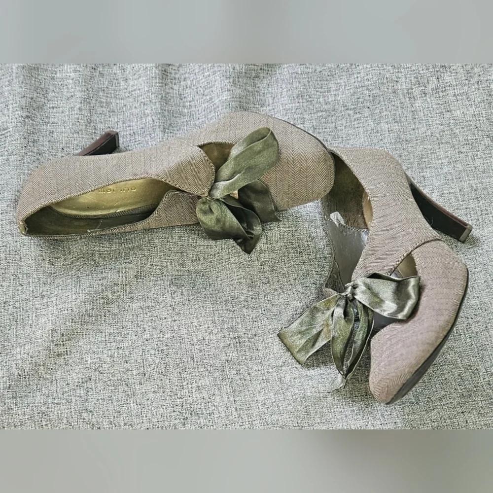 🌟 Rare Herringbone Gray Knit Pump Heels With Satin Bow🌟 - Picture 7 of 13